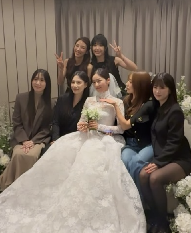 홍유경은 왔고 손나은은 없다 논란이 다시 살아나는 중이다 이미지 1