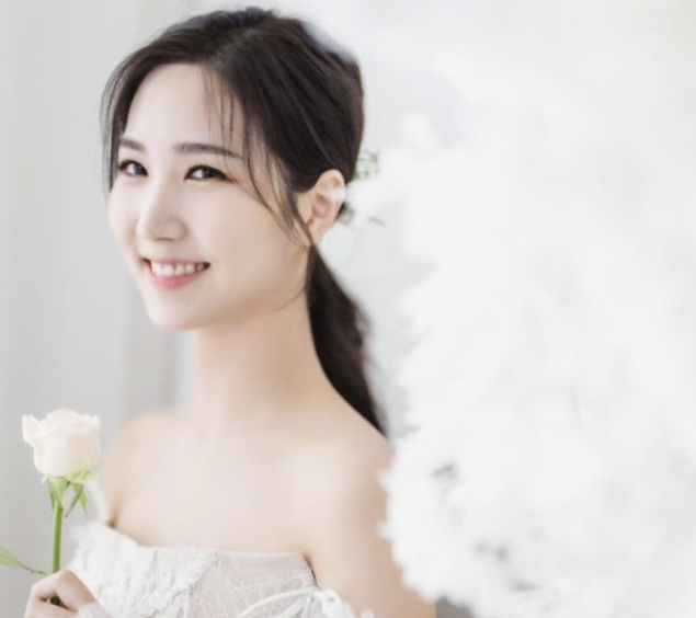 홍유경은 왔고 손나은은 없다 논란이 다시 살아나는 중이다 이미지 5