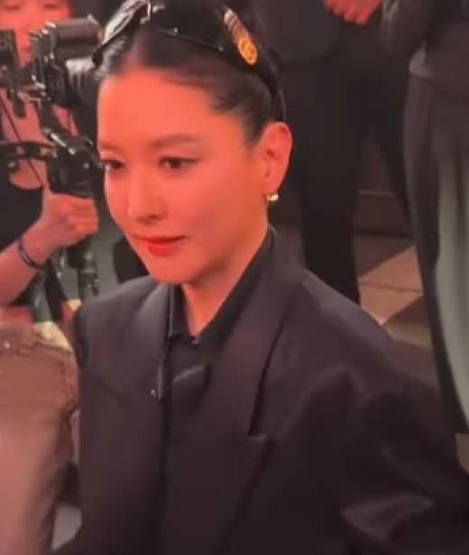 그냥 말이 안 된다는 이영애 최근 미모 수준. jpg 다시 화제가 되는 흐름이다 이미지 3