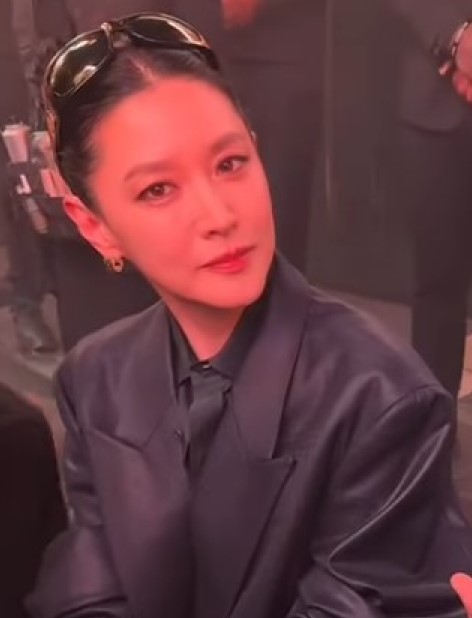 그냥 말이 안 된다는 이영애 최근 미모 수준. jpg 다시 화제가 되는 흐름이다 이미지 4