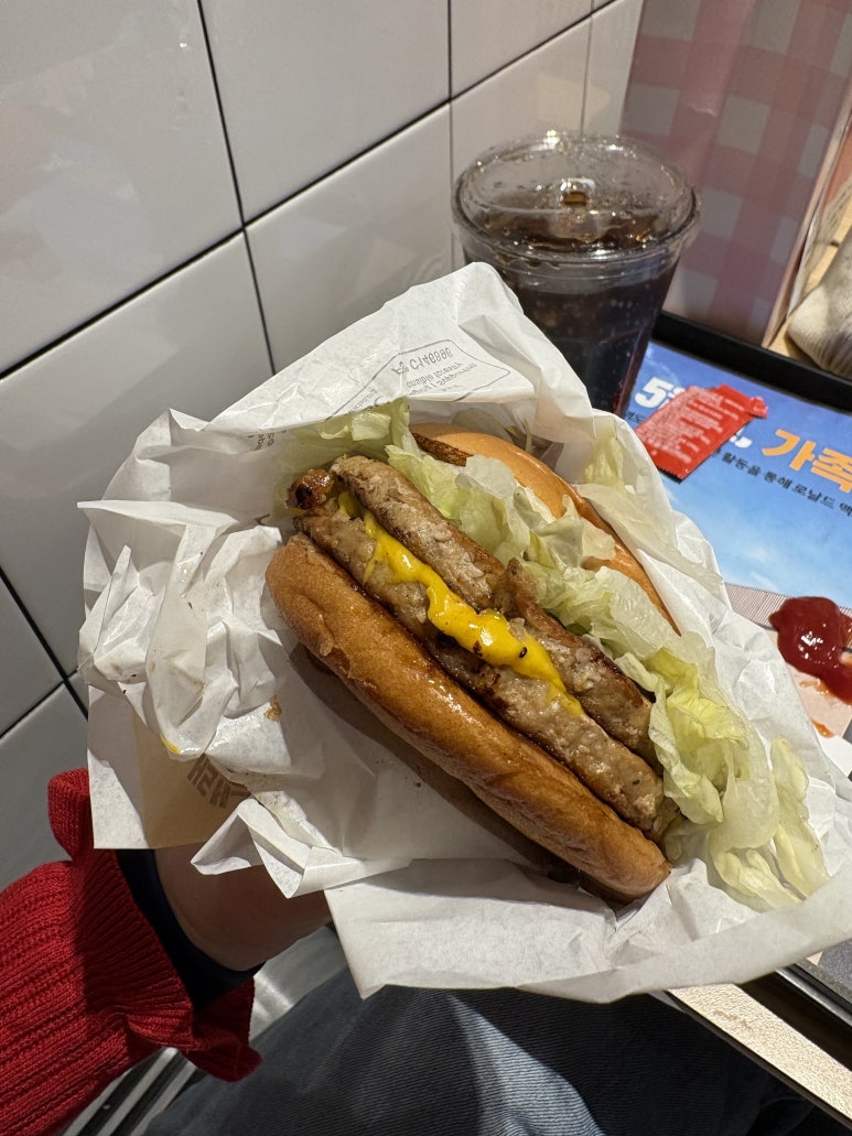 맥도날드 서울교대점 사진 7