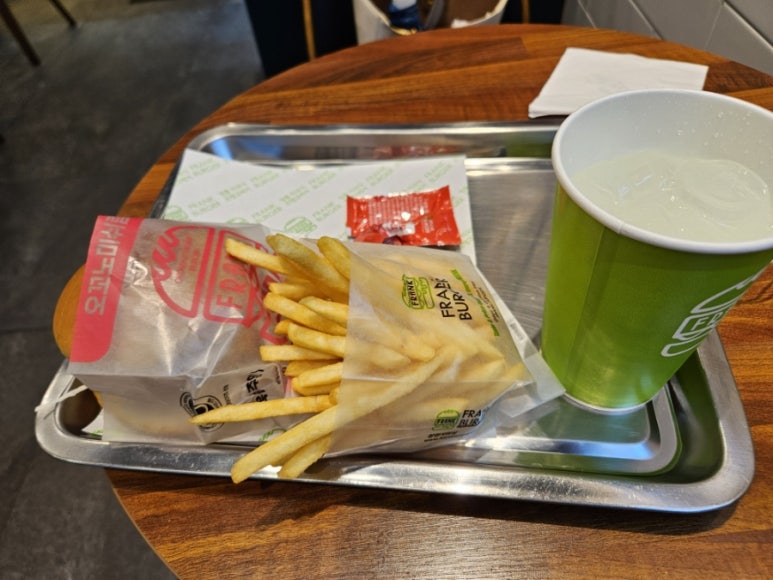 프랭크버거 사당역점 사진 3
