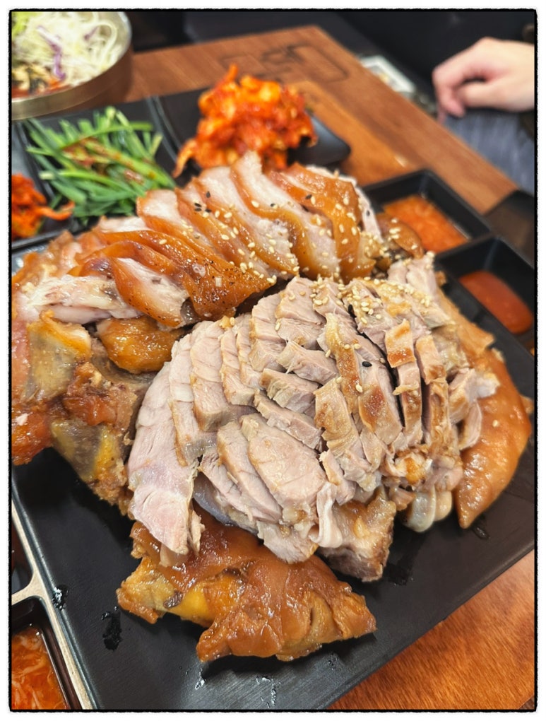 귀한족발 수원망포역점 사진 4