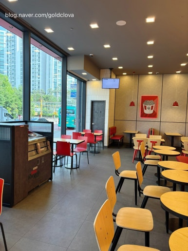 KFC 수원망포점 사진 6
