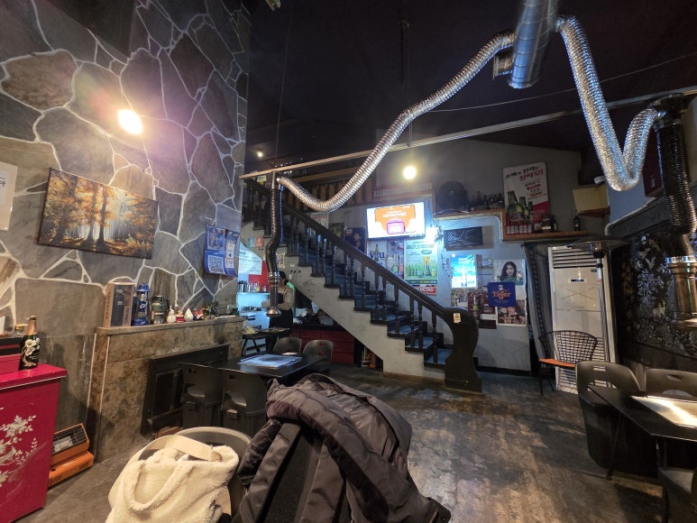 베이스캠프 홍대본점 사진 8