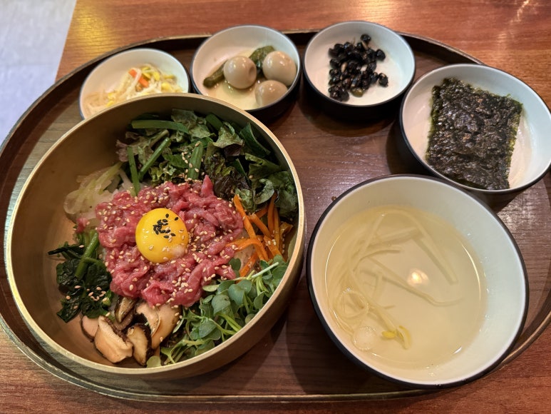 모던식탁 대표 사진