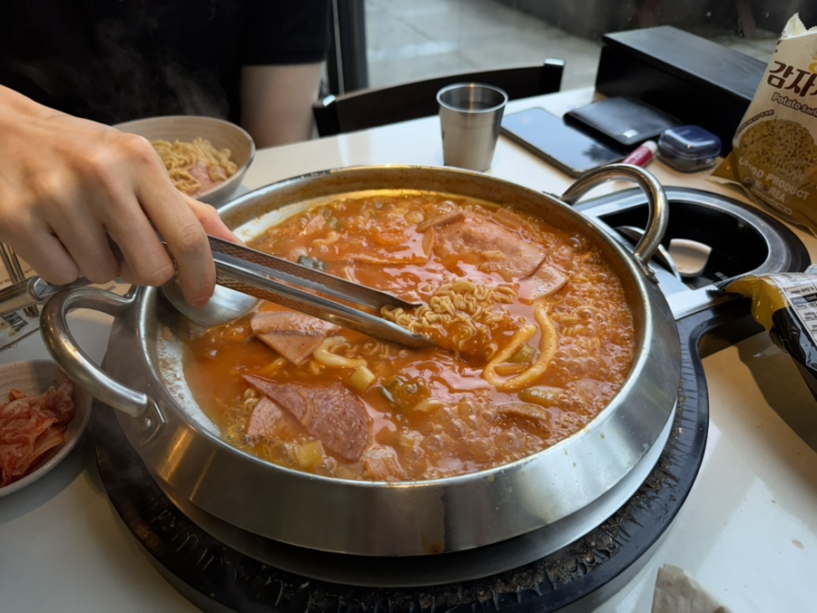 킹콩부대찌개 안양범계점 사진 2