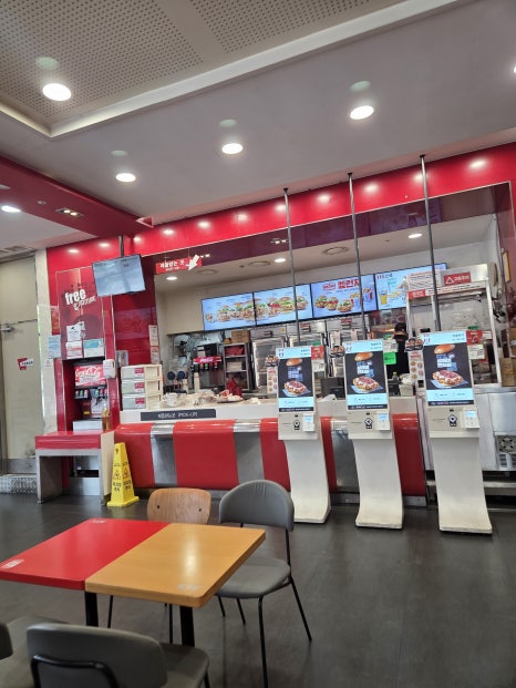 KFC 영통씨네마점 사진 5