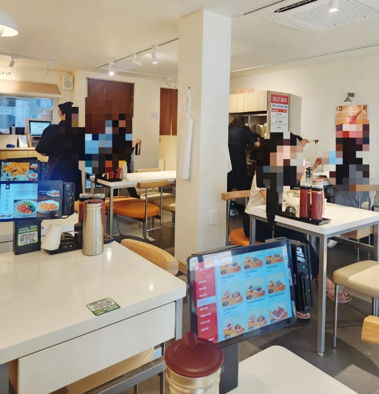 육회바른연어 이대역점 사진 3