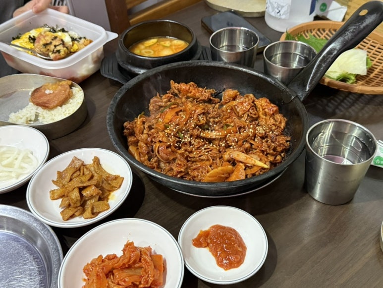 딸부자네불백 가로수길점 사진 6