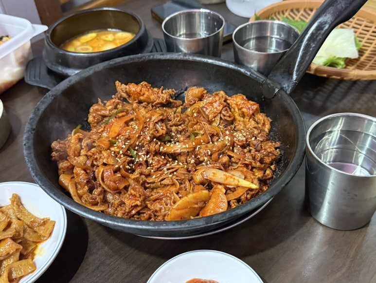 딸부자네불백 가로수길점 사진 7