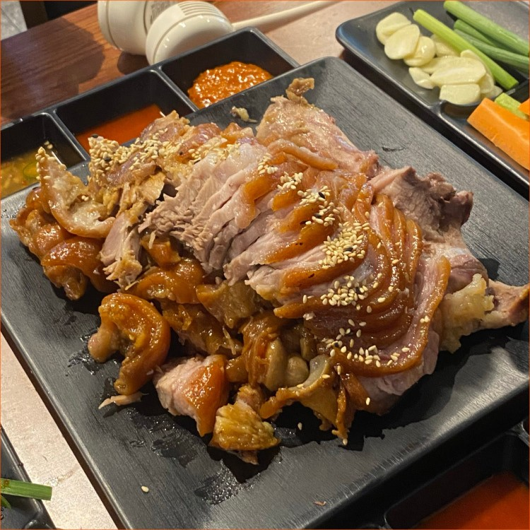 귀한족발 홍대서교점 사진 4