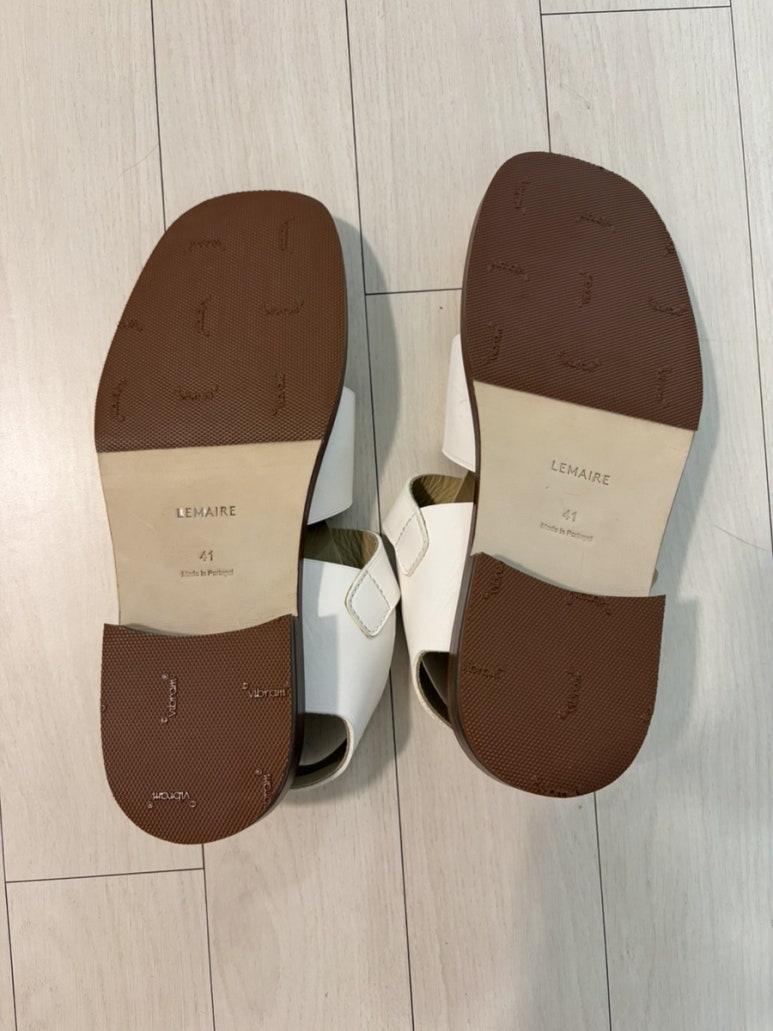 레더솔루션 매장 사진