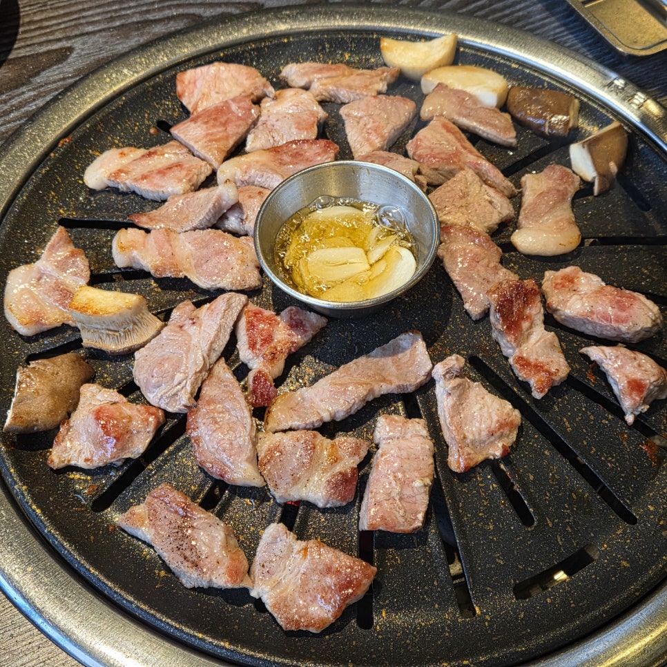 용이네정육점&식당 사진 3