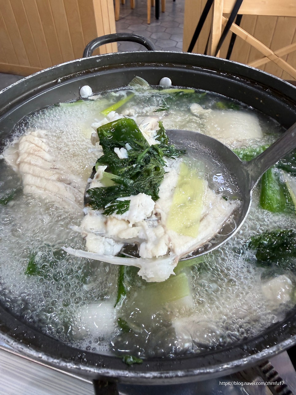 제주 중문 맛집 엉덩물횟집 B코스: 갈치회부터 지리탕까지 완벽 코스 — 사진 11