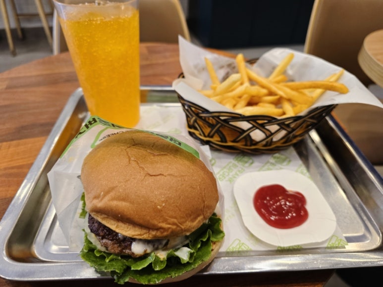프랭크버거 발산역점 사진 6