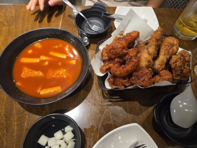 교촌치킨 증산점 사진 7
