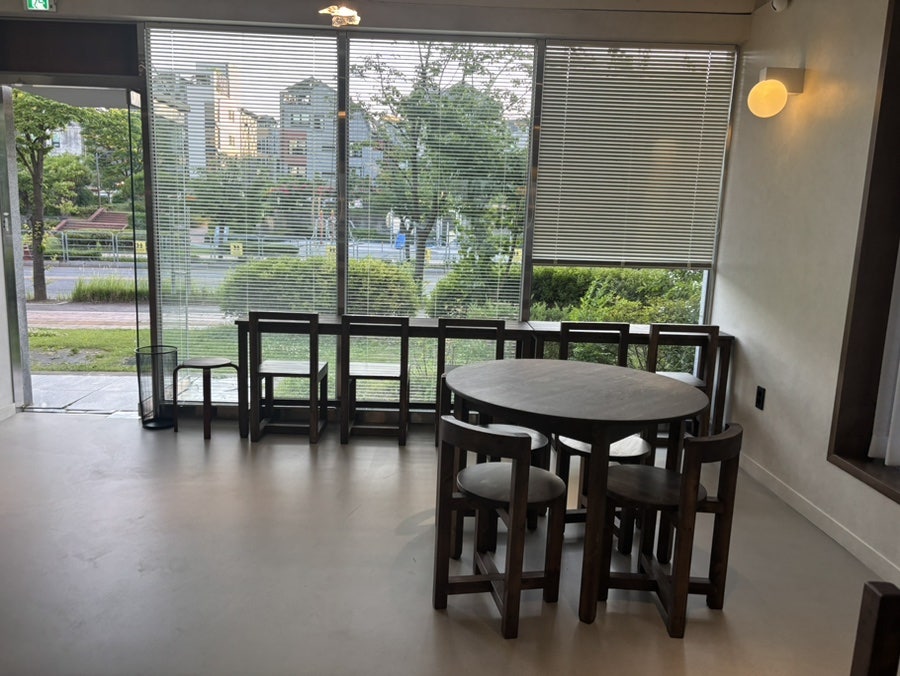 안양 애견동반 카페 앤드오어, 디카페인 아메리카노 리필 가능 — 사진 5