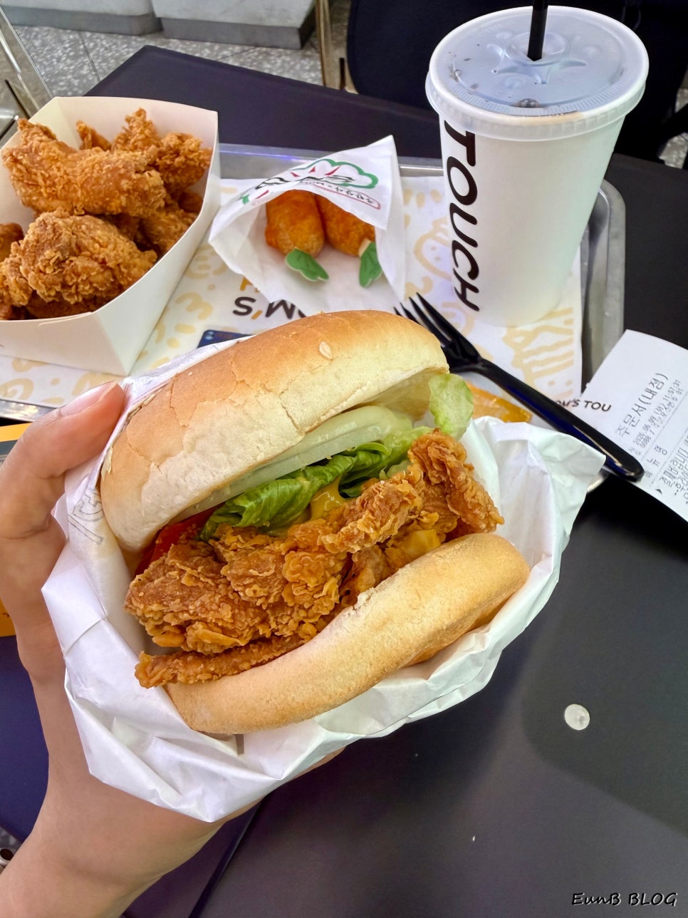 맘스터치LAB 명동점 사진 8