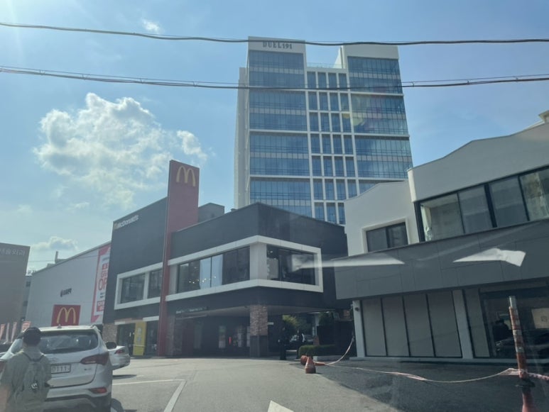 맥도날드 수원망포DT점 사진 3