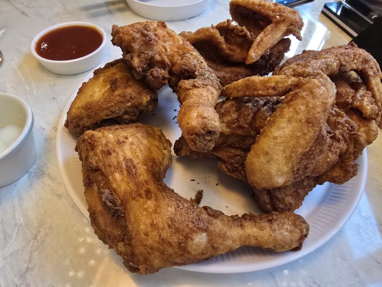 깐부치킨 명동점 사진 6