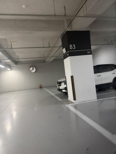 멜라 홍대점 사진 8