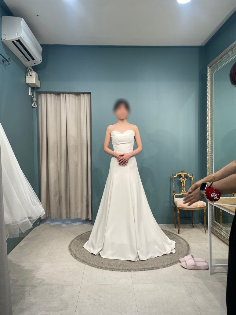 피팅룸에서 입은 모습, 기본 튜브톱