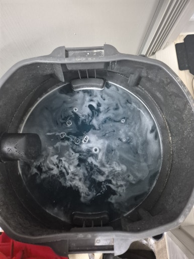 청주 변기뚫는업체 상당구 용담동 변기막힘 화장품 용기 투입으로 변기 탈거하여 해결 사례 사진 8