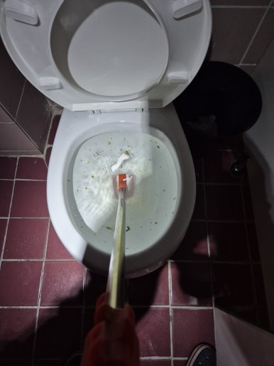 대전 변기뚫는업체 대덕구 중리동 변기막힘 관통기 로 신속 해결 한 작업 사례 사진 4