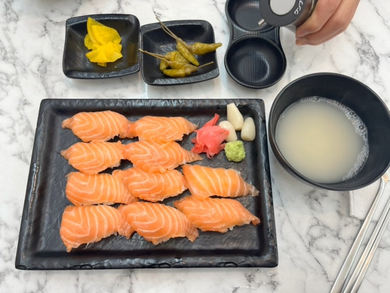 육회바른연어 잠실점 사진 2