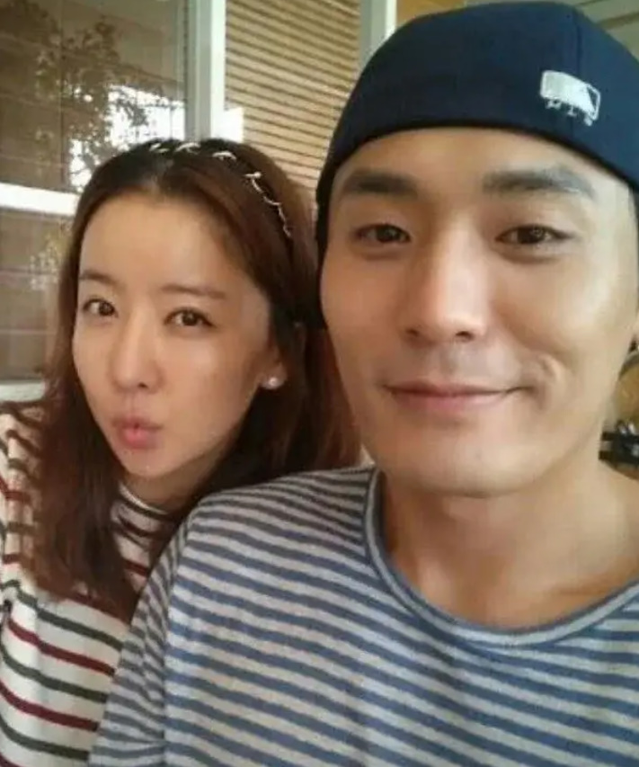 요즘 잘나가는 최대훈 왜 요즘 더 눈길이 가는 걸까 이미지 2