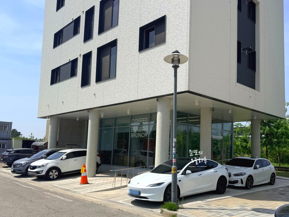 수원 권선동 애견동반 카페 머프, 마중공원 옆 데이트 코스 — 사진 2