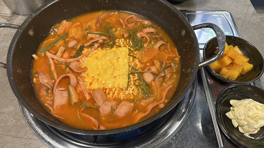 보글지글부대찌개닭볶음탕 본점 사진 7