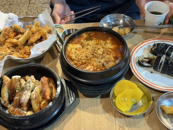 그동네떡볶이 홍대점 사진 8