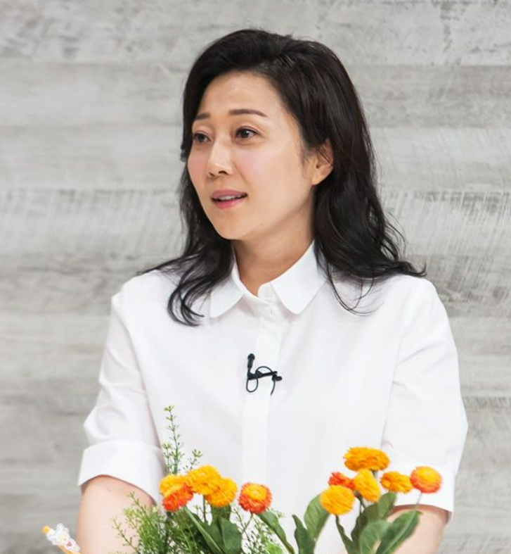이제는 각방 씁니다.. 15년 전 모닝샤워 부부라던 여배우의 솔직한 근황 관계 하나로 흐름이 바뀌었다 이미지 3