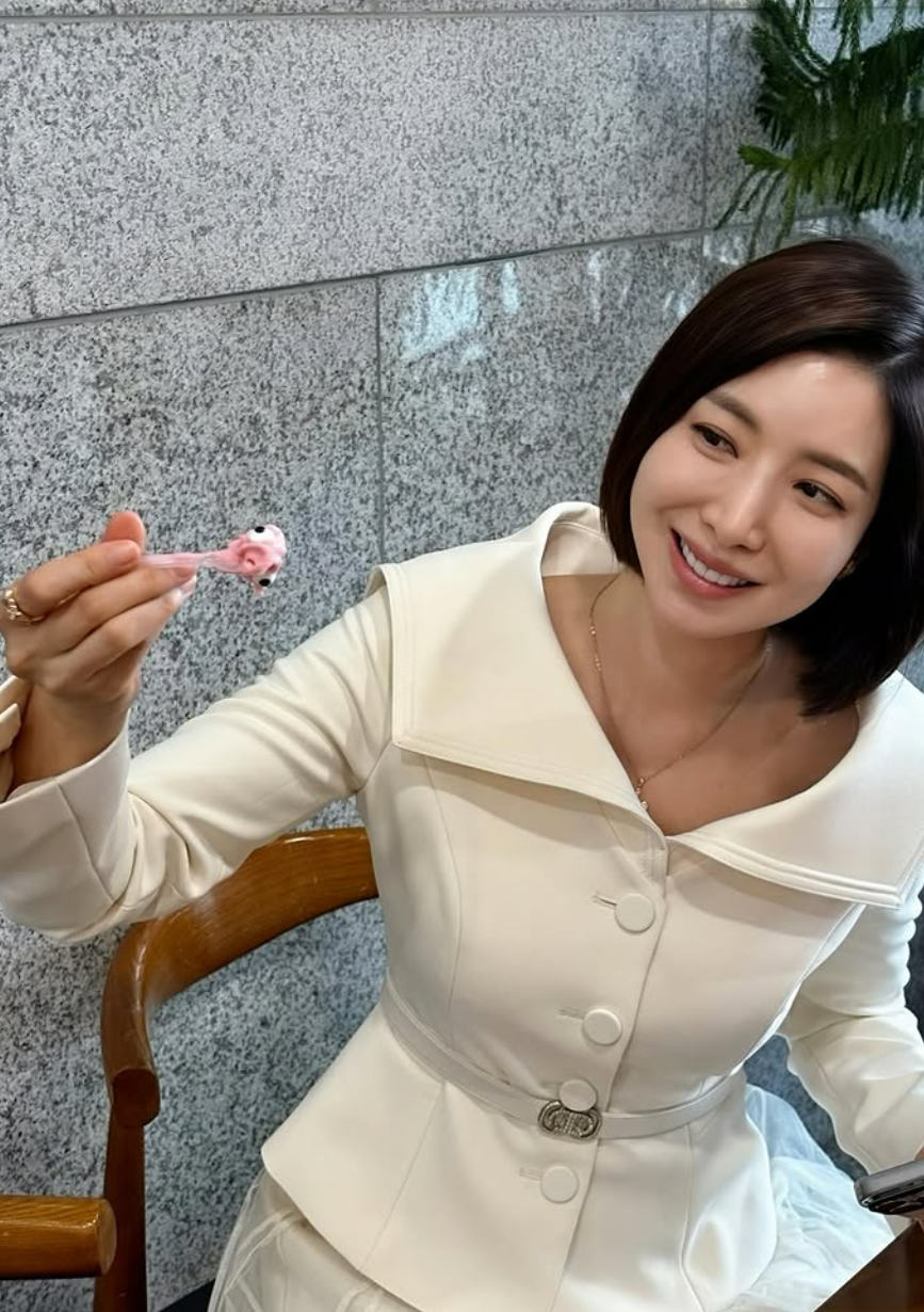 마지막 남자친구는 절대 밝히기 싫어요 46세에도 혼자가 행복하다는 여배우 지금 더 주목받는 이유는? 이미지 2