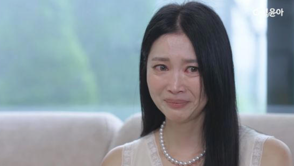 민이엄마가 아닌 여자로 이젠 혼자 걷지 않을거에요. 오윤아 재혼소식 최근 분위기가 확 바뀌었다 이미지 2