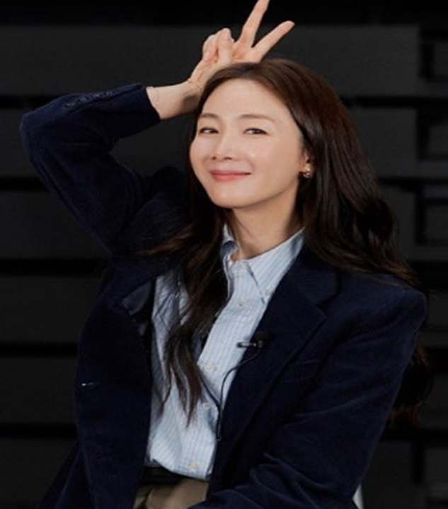 생활력만 강한 줄 알았는데 한양대 출신 반전 스펙의 탑여배우 갑자기 시선이 쏠린 이유 뭐지 이미지 4