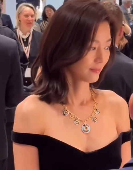 전지현이 어때서 갑자기 시선이 쏠린 이유 뭐지 이미지 3