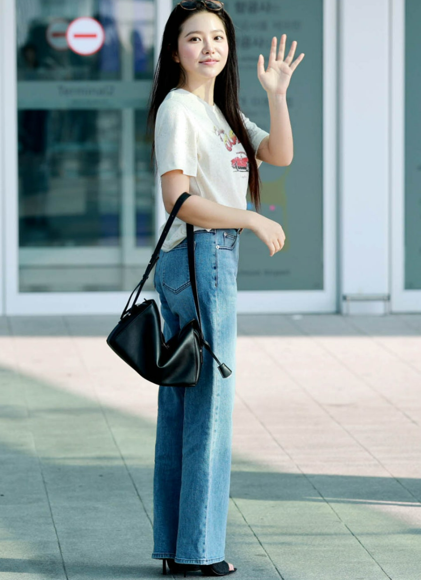 명품인 줄 알았는데 예리 공항패션 속 문의 폭주한 가방 정체 지금 더 주목받는 이유는? 이미지 1