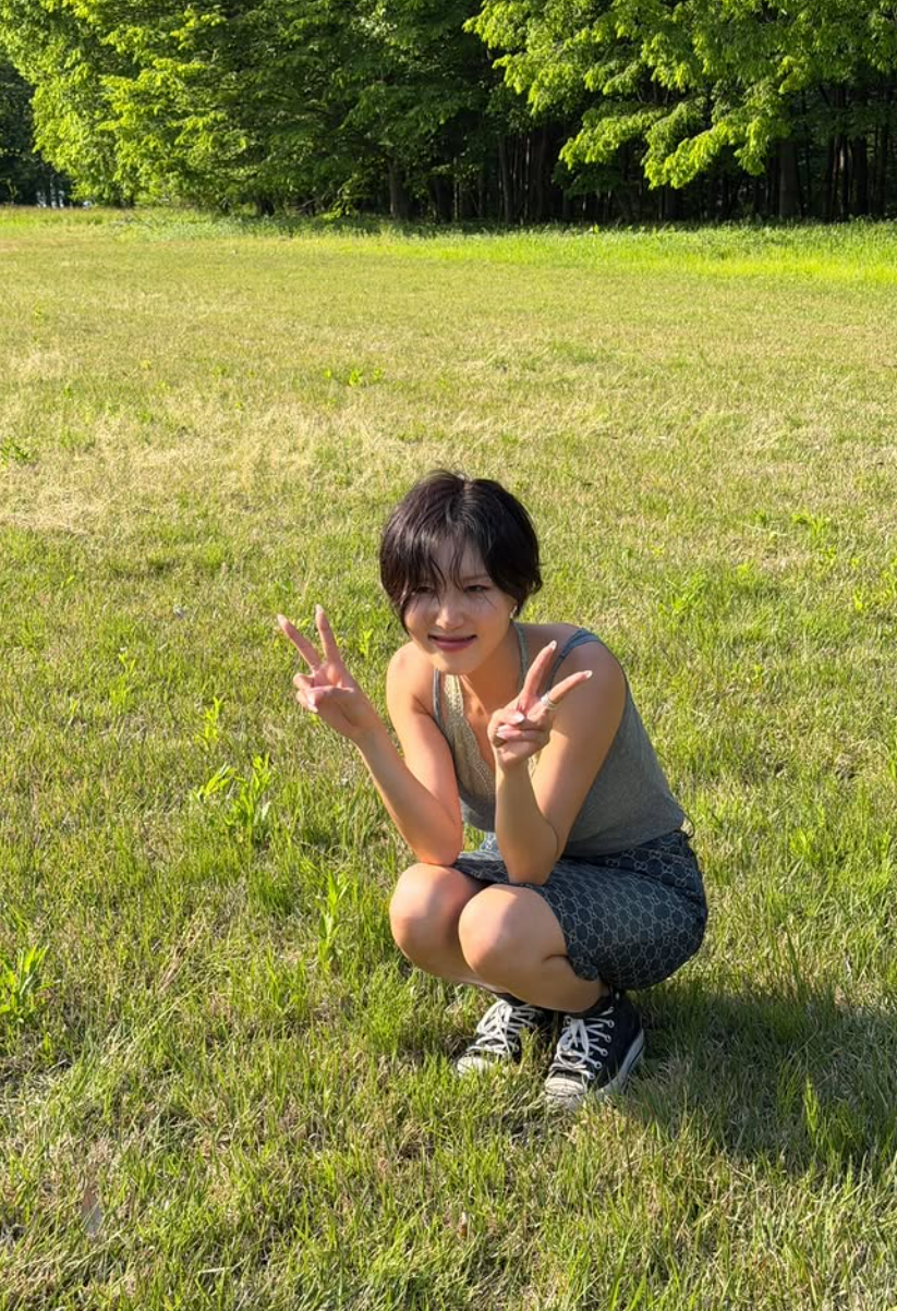 올여름 민소매 끝판왕 화사 몸매가 유독 예뻐 보이는 이유 예전과 완전히 달라졌다 이미지 2