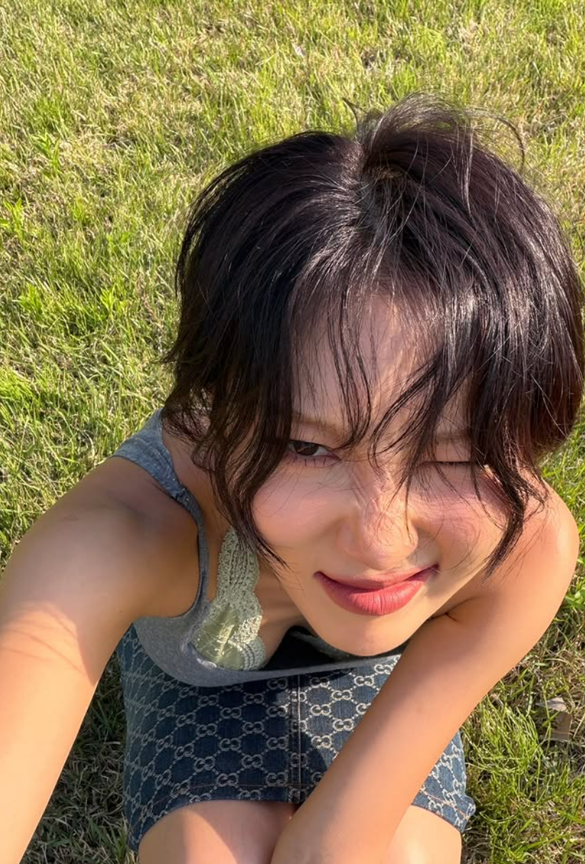 올여름 민소매 끝판왕 화사 몸매가 유독 예뻐 보이는 이유 예전과 완전히 달라졌다 이미지 6