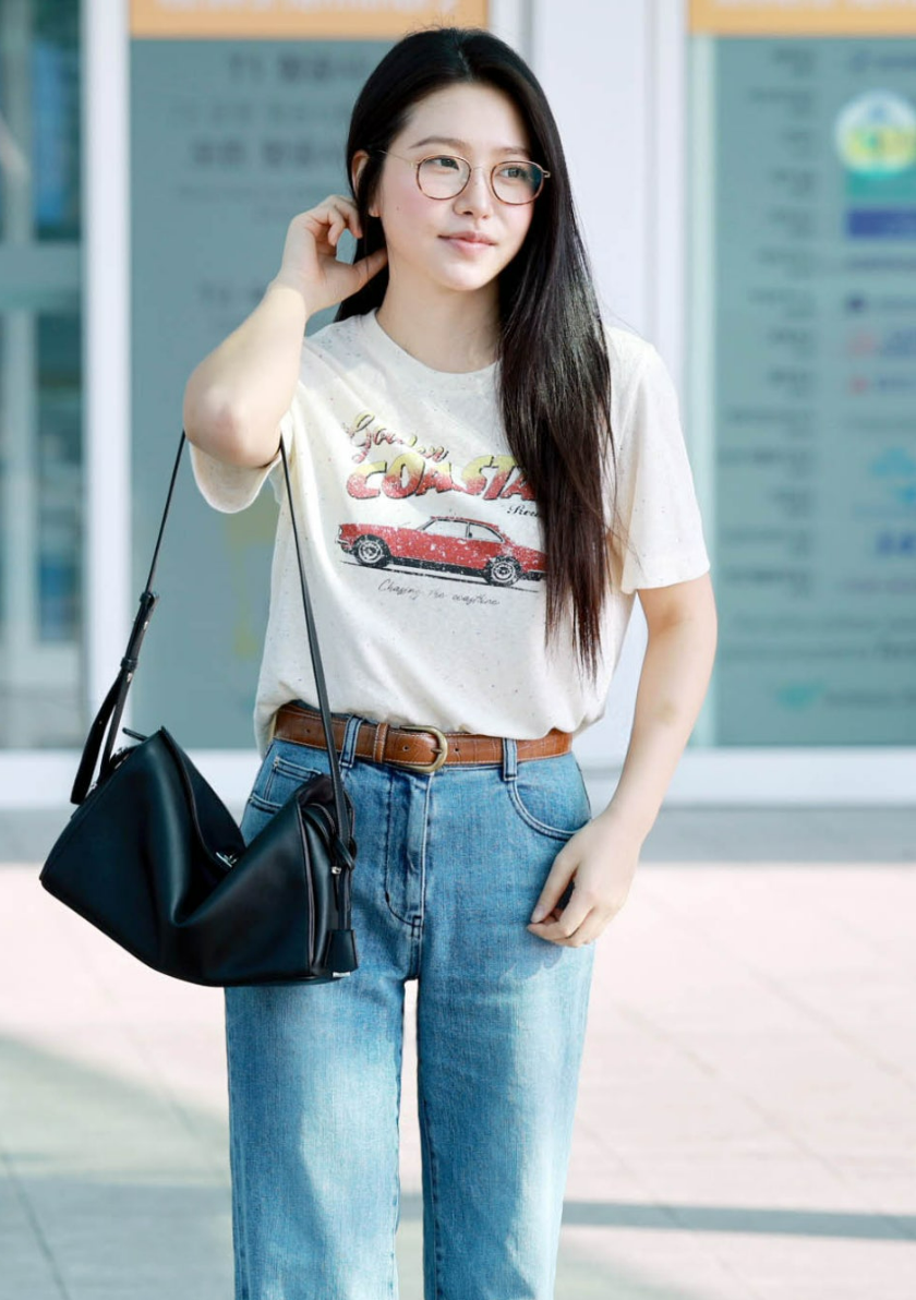 명품인 줄 알았는데 예리 공항패션 속 문의 폭주한 가방 정체 지금 더 주목받는 이유는? 이미지 6