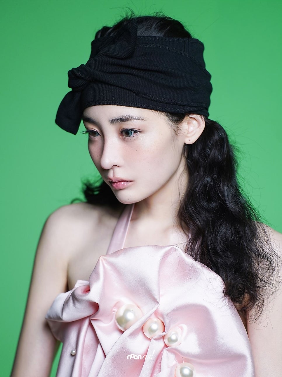 신비로운 인형처럼 분위기가 너무 예쁜 김민하의 엘르코리아 화보 비하인드컷 영상 하나로 반응 쏟아졌다 이미지 2