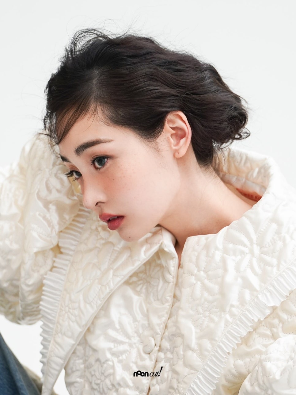 신비로운 인형처럼 분위기가 너무 예쁜 김민하의 엘르코리아 화보 비하인드컷 영상 하나로 반응 쏟아졌다 이미지 3