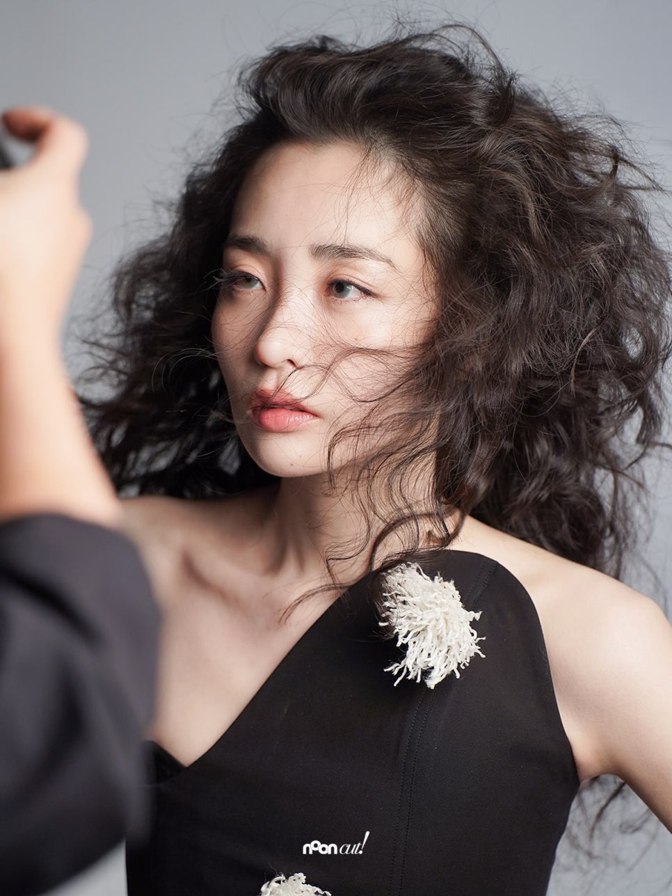 신비로운 인형처럼 분위기가 너무 예쁜 김민하의 엘르코리아 화보 비하인드컷 영상 하나로 반응 쏟아졌다 이미지 1