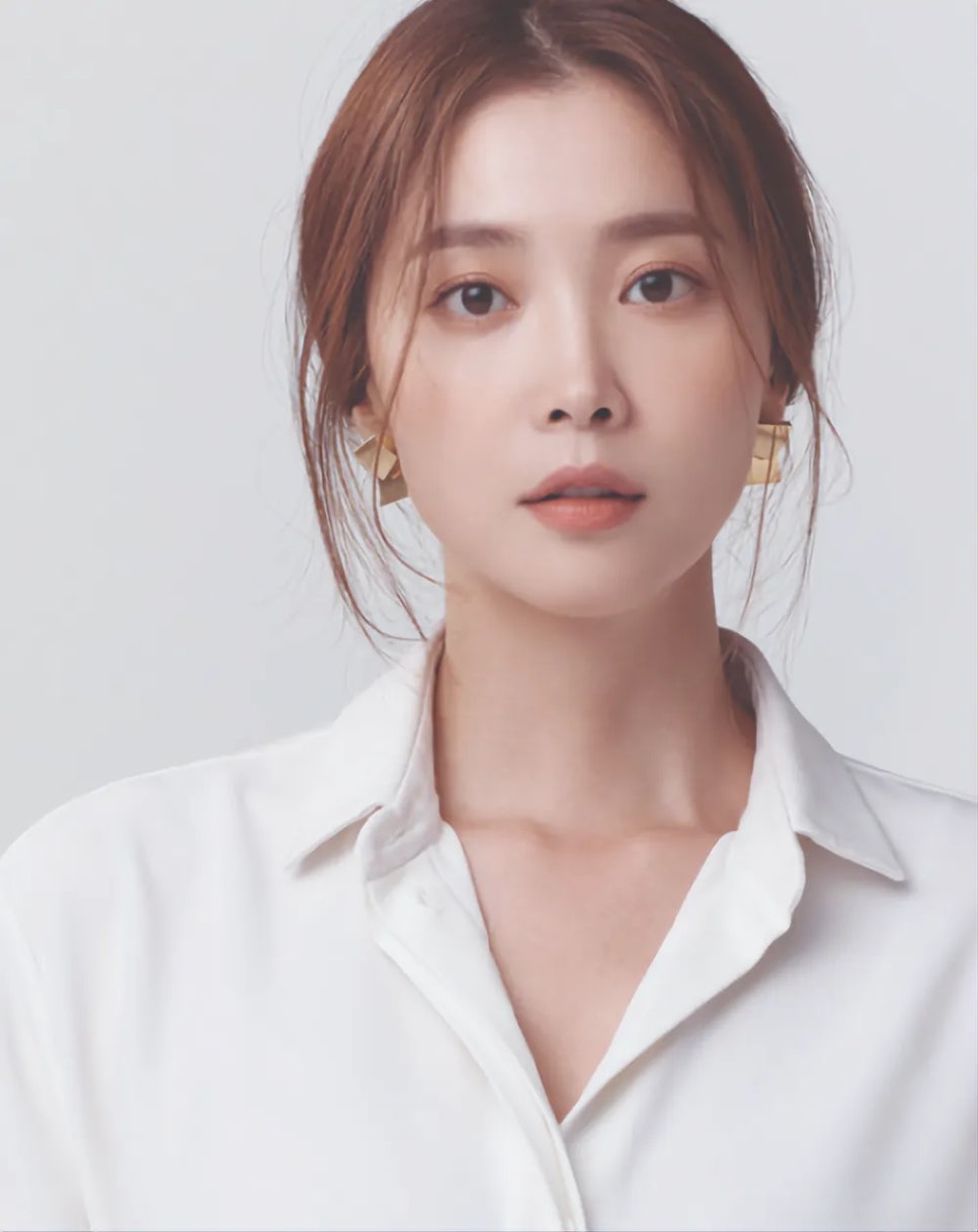 레이싱 모델 출신이라고 노출 있는 역할만 요구해 다시는 영화 찍지 않겠다고 다짐했다는 여배우 지금 더 이미지 1