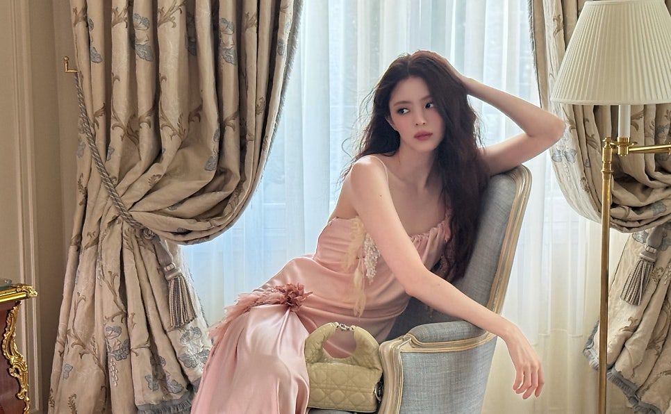 디올쇼 참석한 한소희 게티 이미지 & 인스타그램 사진 요즘 들어 반응이 커지고 있다 이미지 2