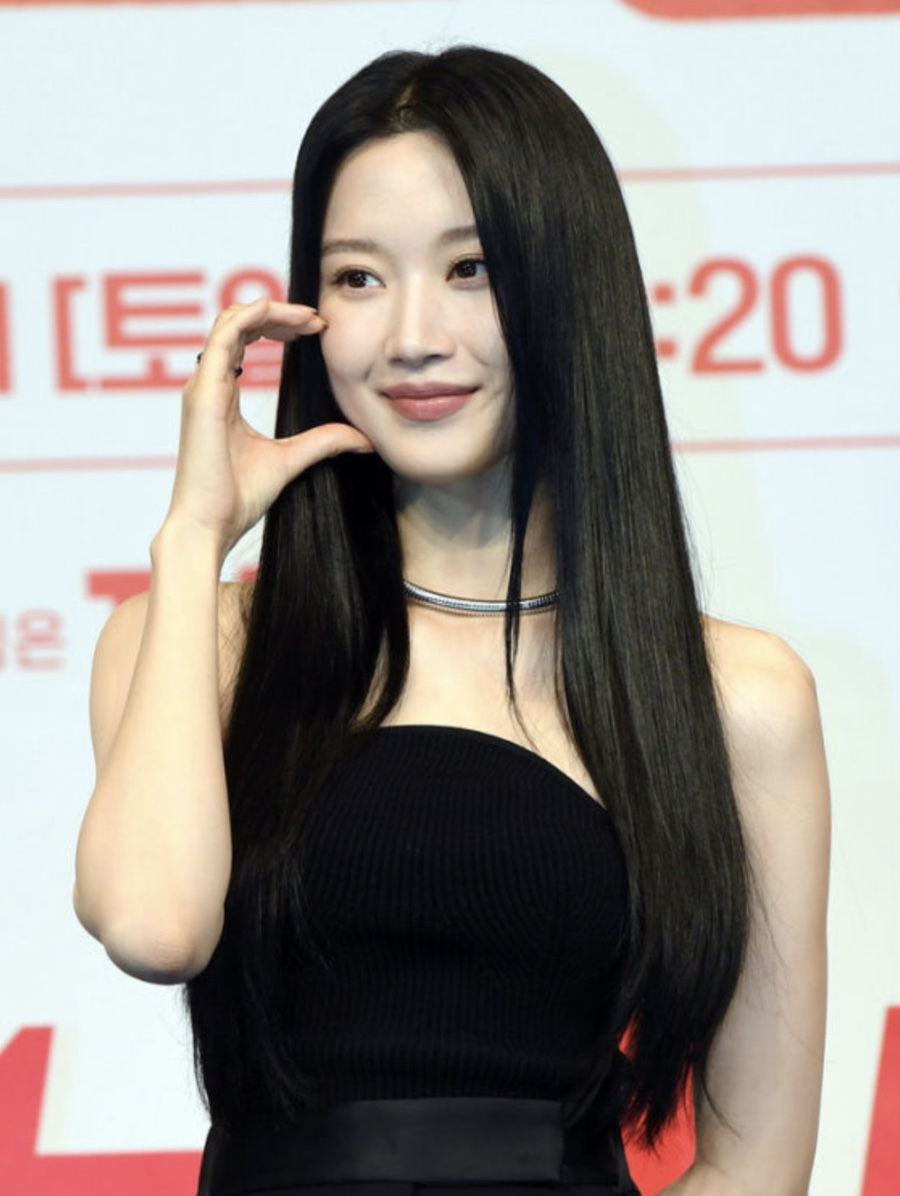 너무 예뻐서 사람 같지 않다는 제 2의 전지현 여배우 드레스 패션 최근 분위기가 확 바뀌었다 이미지 3