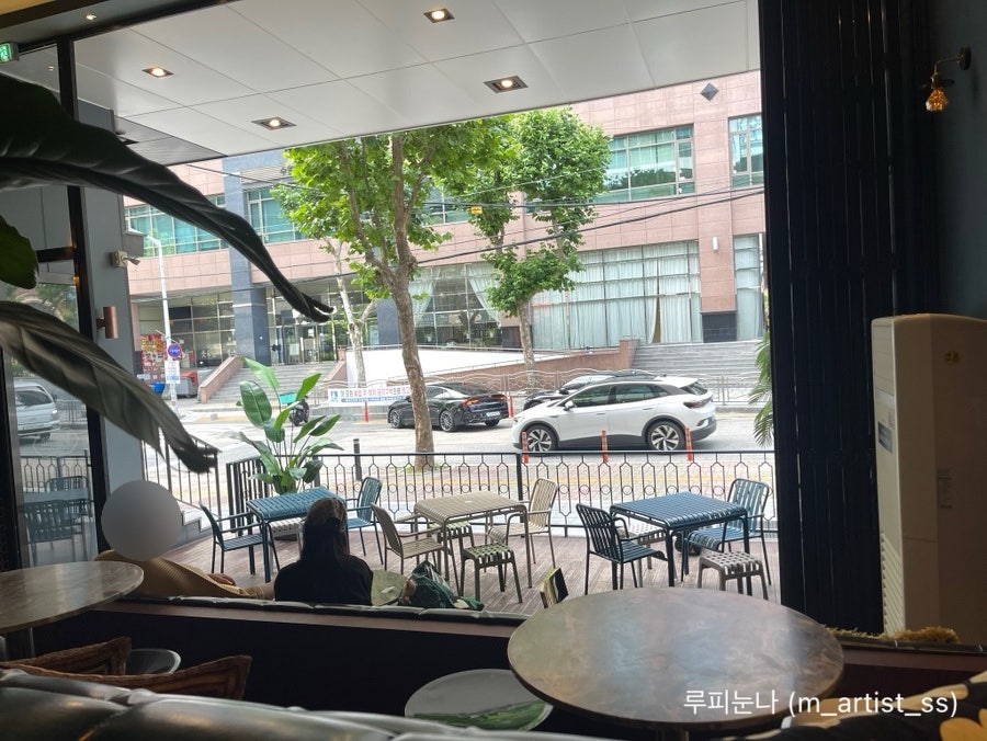 수원 인계동 애견동반 카페 '런던', 새벽 늦게까지 영업 — 사진 9